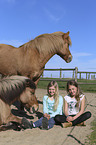 girls with Icelandic Horse