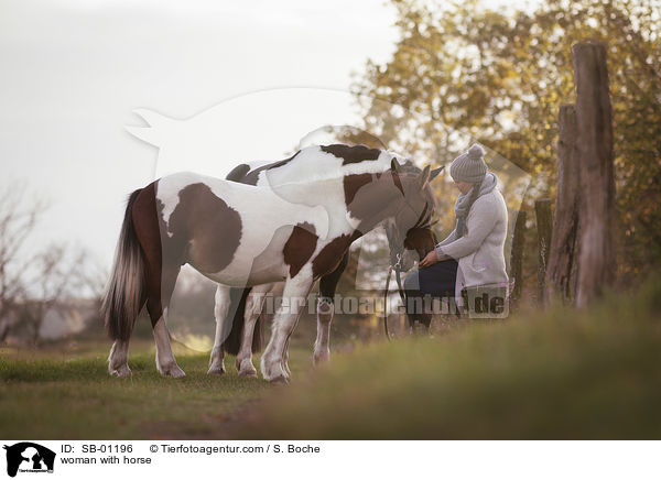 Frau mit Pferd / woman with horse / SB-01196