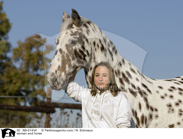 Frau und Knabstrupper / woman and horse / NS-01434