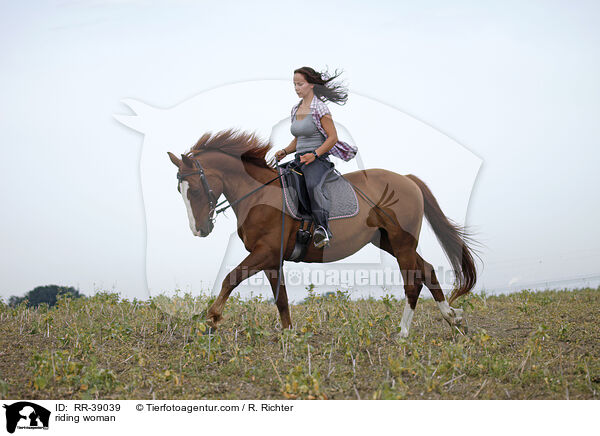 Freizeitreiten / riding woman / RR-39039