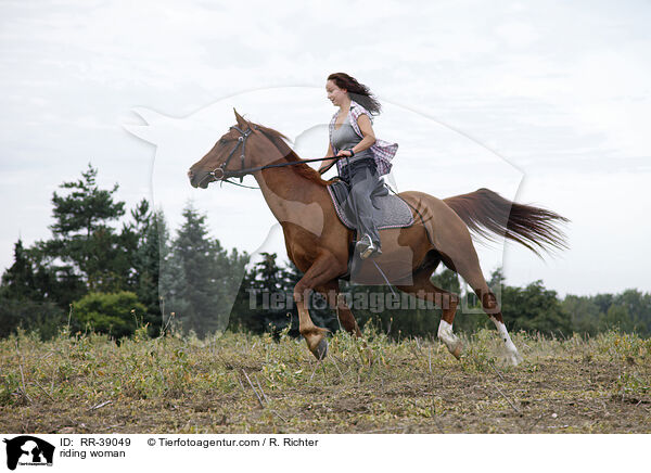 Freizeitreiten / riding woman / RR-39049