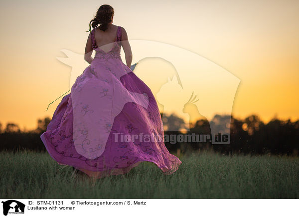 Lusitano mit Frau / Lusitano with woman / STM-01131