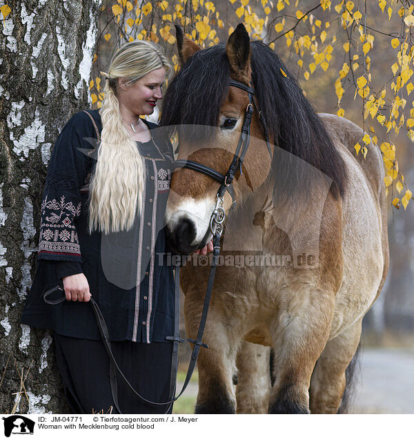 Frau mit Mecklenburger Kaltblut / Woman with Mecklenburg cold blood / JM-04771