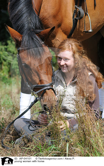 junge Frau mit Mecklenburger / young woman with horse / AP-04101