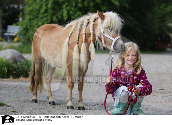 girl and Mini Shetland Pony / PM-06605