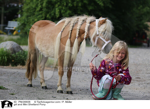 girl and Mini Shetland Pony / PM-06606