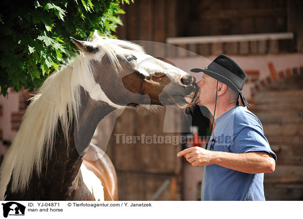 man and horse / YJ-04871
