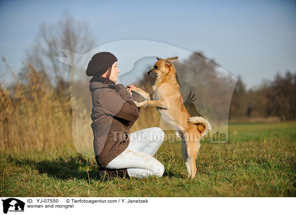 Frau und Mischling / woman and mongrel / YJ-07550