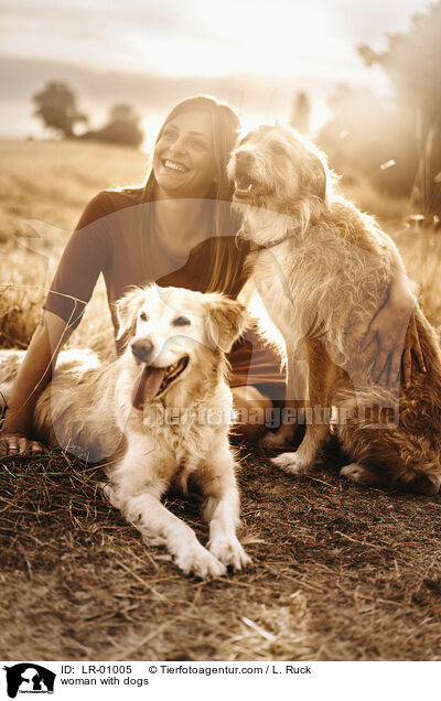 Frau mit Hunden / woman with dogs / LR-01005
