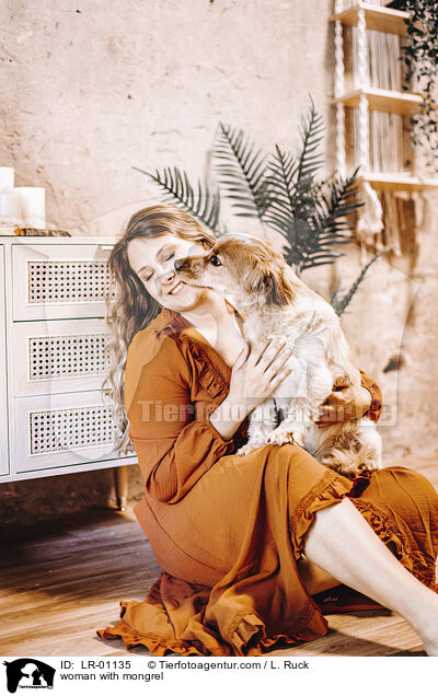 Frau mit Mischling / woman with mongrel / LR-01135