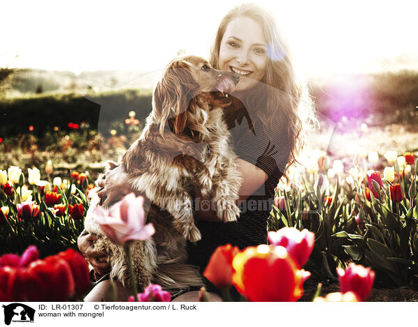 Frau mit Mischling / woman with mongrel / LR-01307