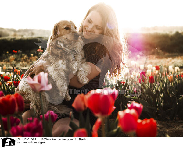 Frau mit Mischling / woman with mongrel / LR-01309