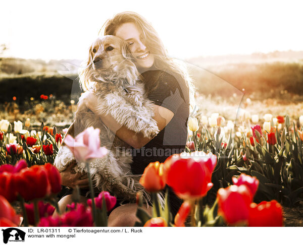 Frau mit Mischling / woman with mongrel / LR-01311