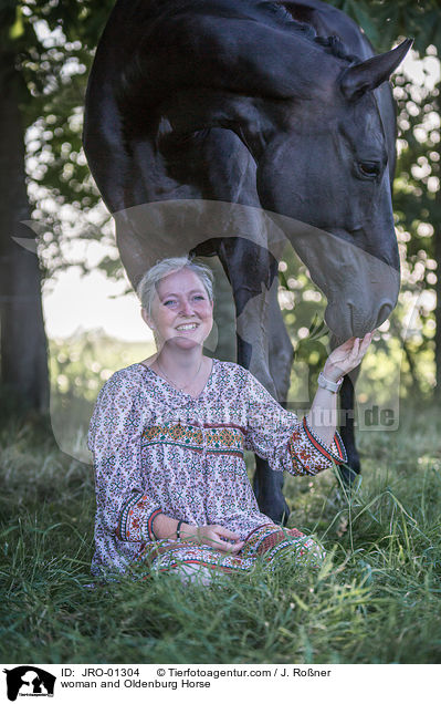 woman and Oldenburg Horse / JRO-01304