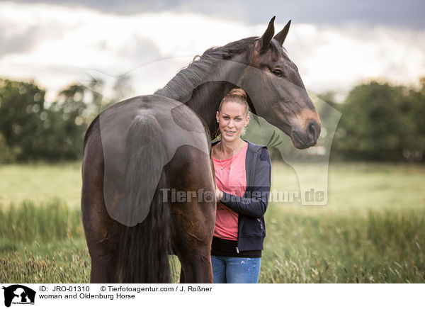 woman and Oldenburg Horse / JRO-01310