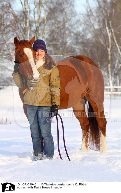 Frau mit Paint Horse im Schnee / woman with Paint Horse in snow / CR-01940