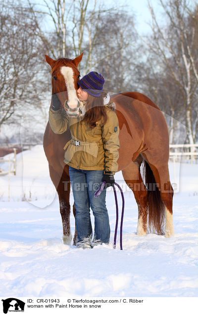 Frau mit Paint Horse im Schnee / woman with Paint Horse in snow / CR-01943