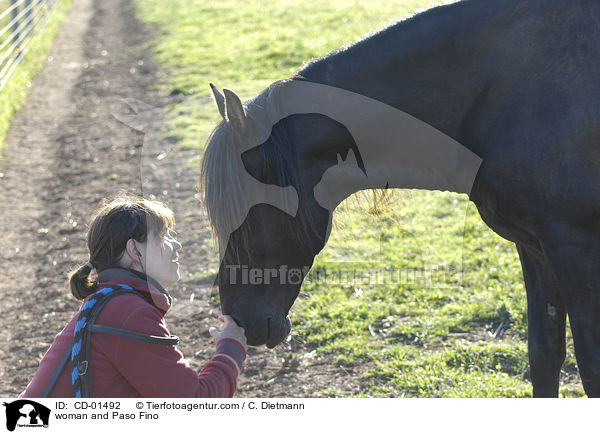 woman and Paso Fino / CD-01492