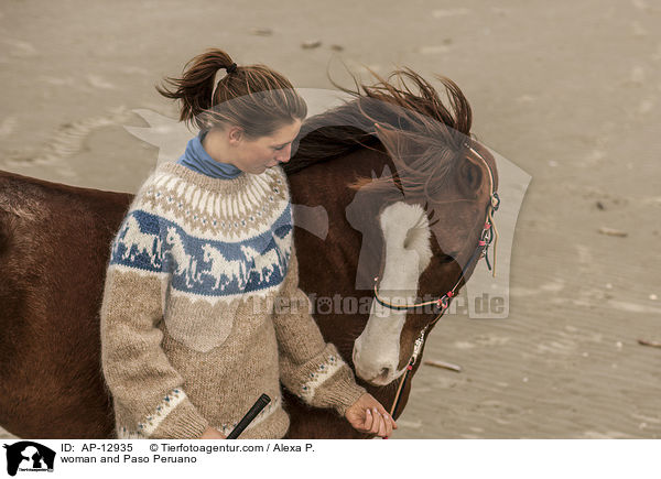 Frau und Paso Peruano / woman and Paso Peruano / AP-12935