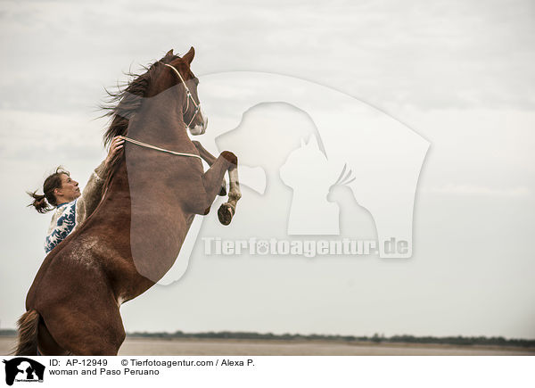 woman and Paso Peruano / AP-12949