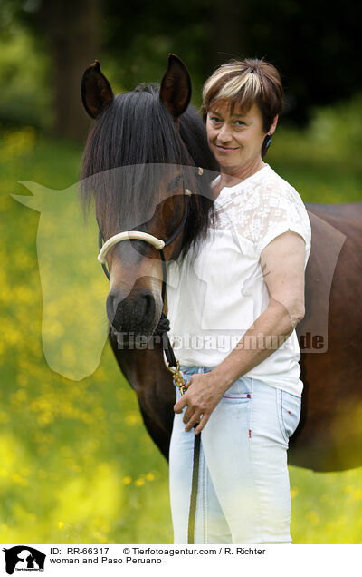 Frau und Paso Peruano / woman and Paso Peruano / RR-66317