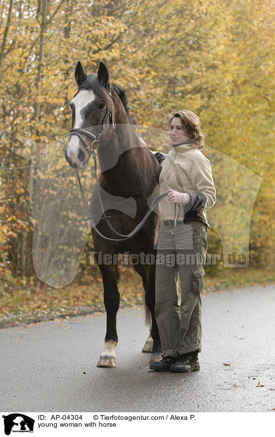 young woman with horse / AP-04304