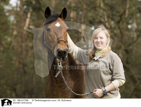 Frau und Pony-Mix / woman and pony / NS-01798