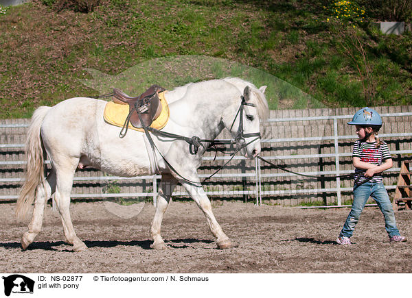 Mdchen mit Pony / girl with pony / NS-02877
