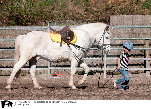 Mdchen mit Pony / girl with pony / NS-02878