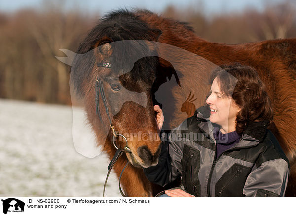 woman and pony / NS-02900