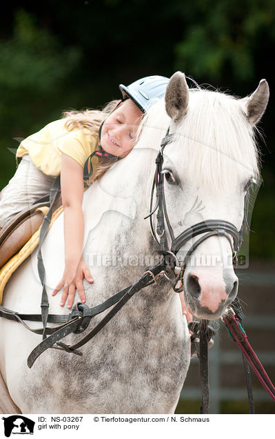 Mdchen mit Pony / girl with pony / NS-03267