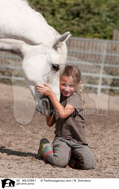 Mdchen und Pony / girl and pony / NS-03661