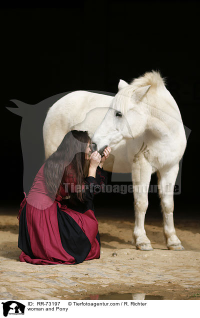 Frau und Pony / woman and Pony / RR-73197