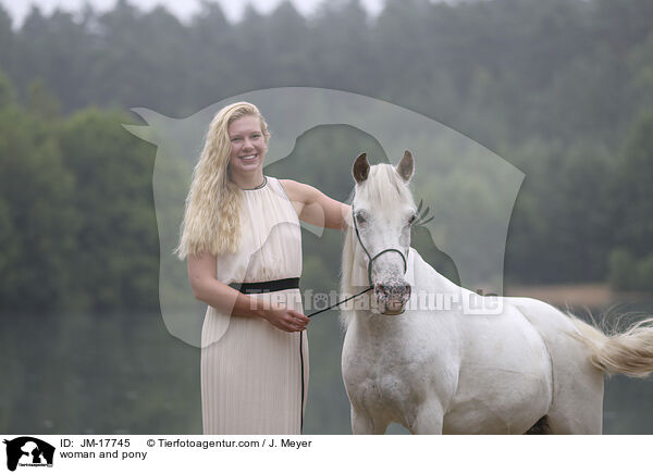 Frau und Pony / woman and pony / JM-17745