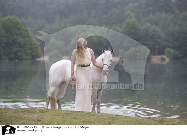 woman and pony / JM-17749