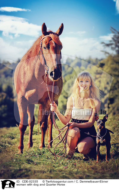 woman with dog and Quarter Horse / CDE-02335