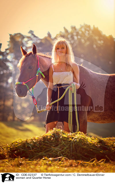 Frau und Quarter Horse / woman and Quarter Horse / CDE-02337