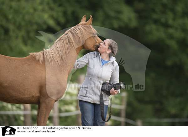 Frau und Shagya Araber / woman and arabian horse / NN-05777