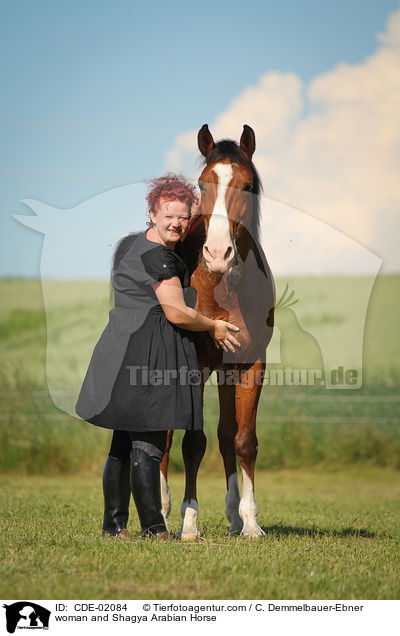 woman and Shagya Arabian Horse / CDE-02084