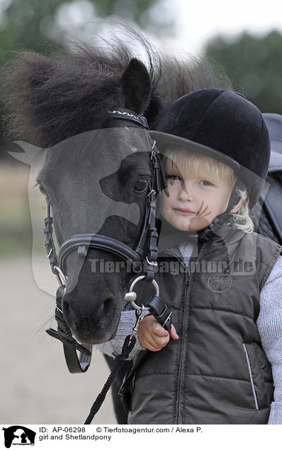 Mdchen und Shetlandpony / girl and Shetlandpony / AP-06298