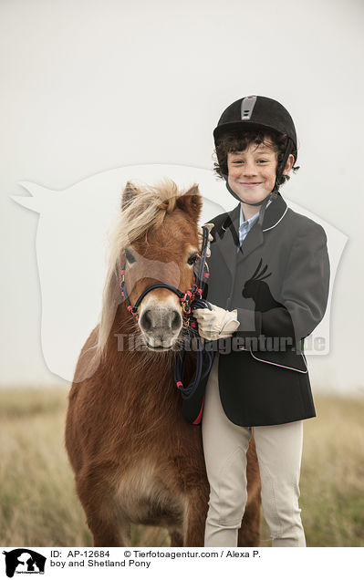 Junge und Shetland Pony / boy and Shetland Pony / AP-12684