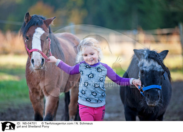 Mdchen und Shetland Pony / girl and Shetland Pony / NS-04701