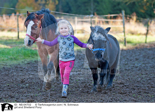 Mdchen und Shetland Pony / girl and Shetland Pony / NS-04702