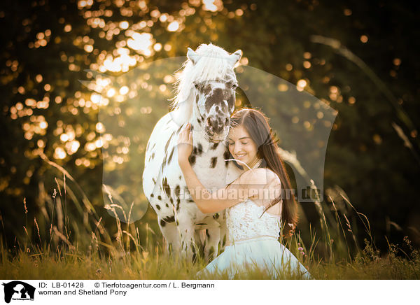 Frau und Shetland Pony / woman and Shetland Pony / LB-01428