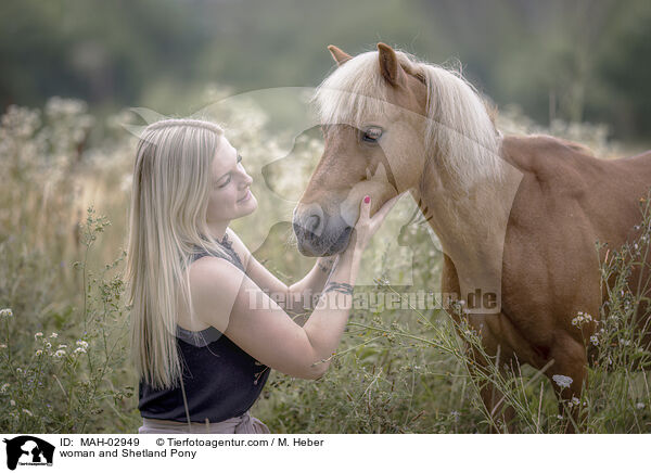 Frau und Shetland Pony / woman and Shetland Pony / MAH-02949