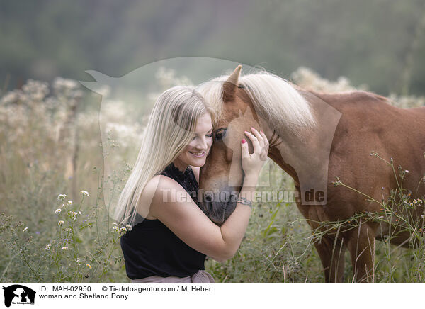 Frau und Shetland Pony / woman and Shetland Pony / MAH-02950