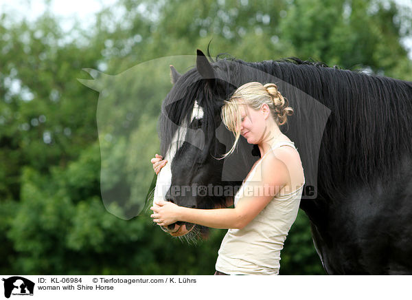 Frau mit Shire Horse / woman with Shire Horse / KL-06984