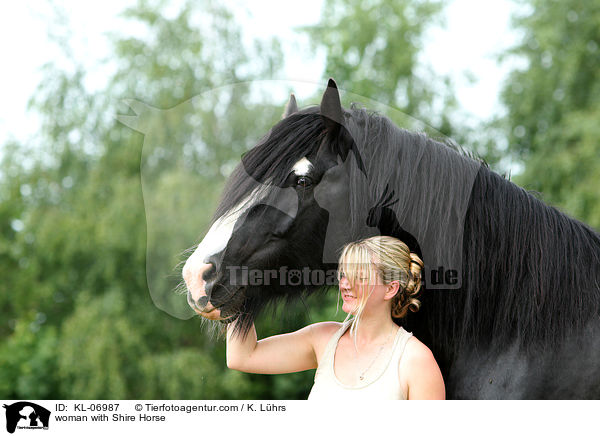 Frau mit Shire Horse / woman with Shire Horse / KL-06987