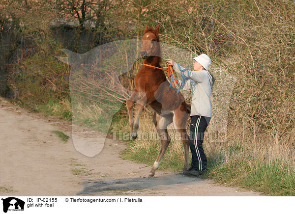 girl with foal / IP-02155