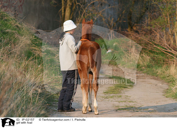 girl with foal / IP-02157